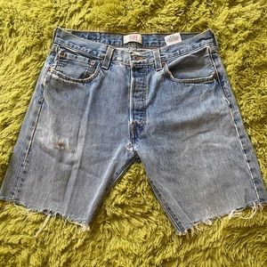 Genuine LEVI’S 501 cutoff shorts UNISEX mid length 33x30
